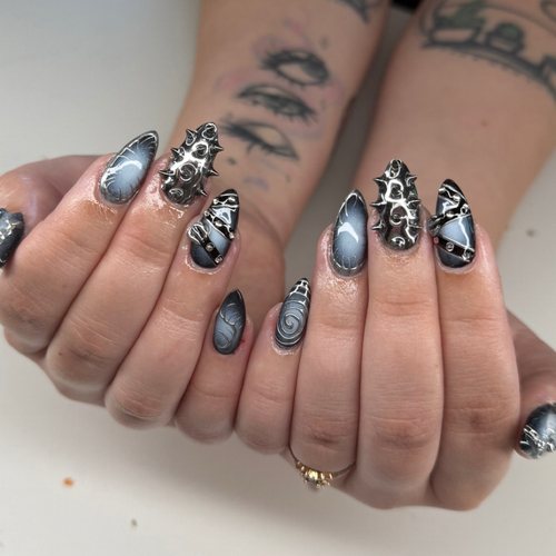 Gel extensions with level 3 art